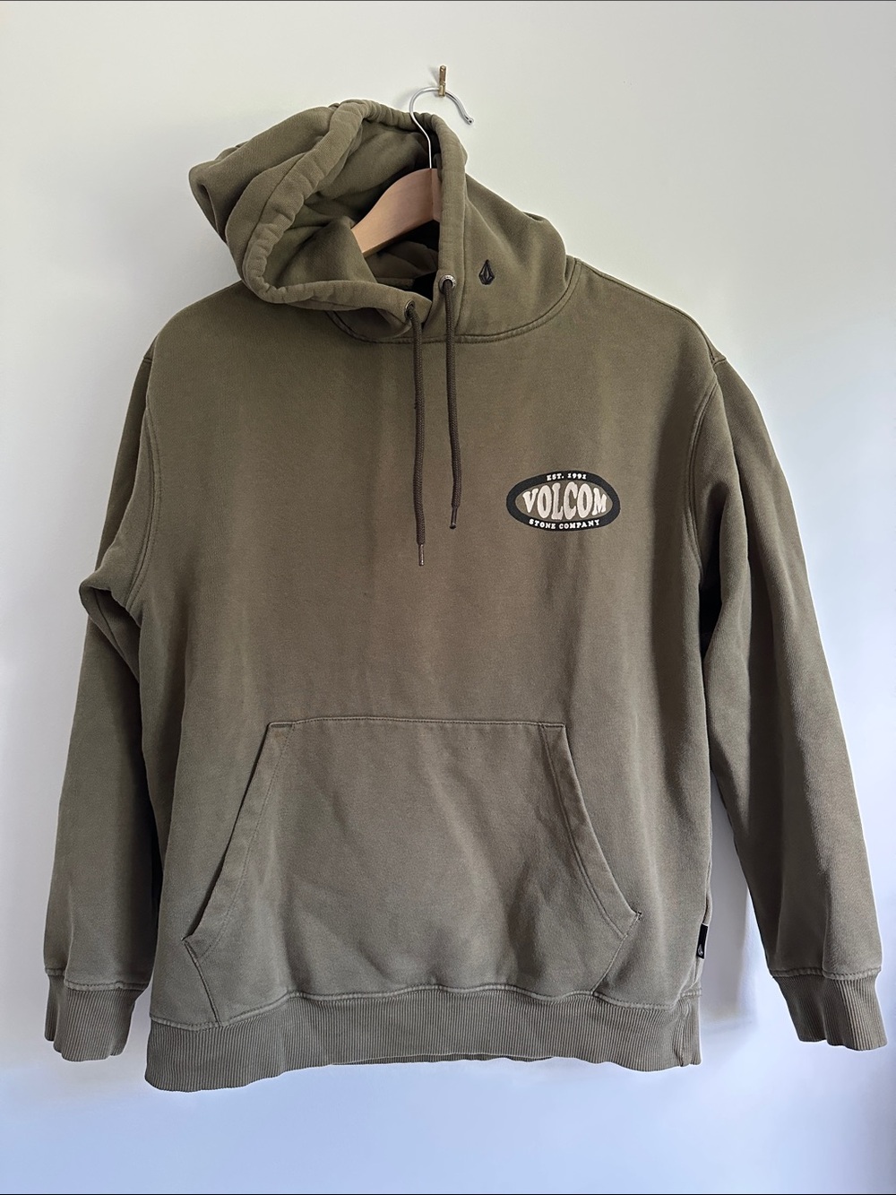 Volcom Olive Pullover Hoodie with Chest Emblem (men’s small)